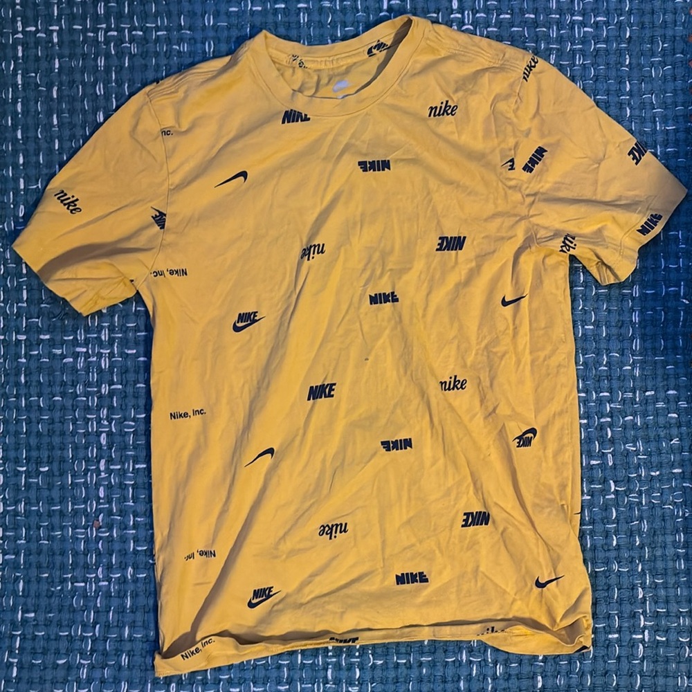 Used Nike NSW Club+ All Out Print T-Shirt